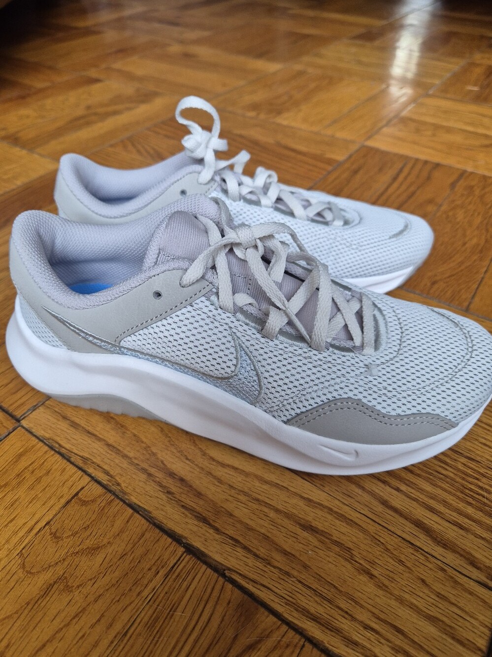 Nike Women's Light Gray Athletic Sneakers with White Sole, Size 7 NWOB